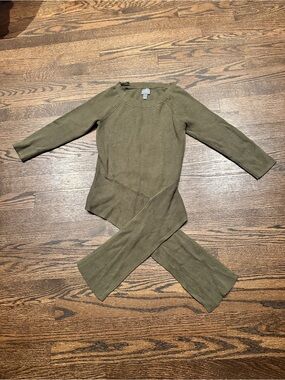 SOHO JEANS NEW YORK & COMPANY Olive Ribbed Knit Three Quarter Sleeved Top